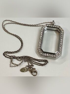 Origami Owl Silver Heritage Locket w/Swarovski Crystals & Sterling Silver Chain🩶